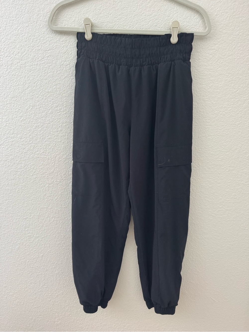 Athleta Girls Black Elastic-Waist Cargo Pants - Picture 2 of 4
